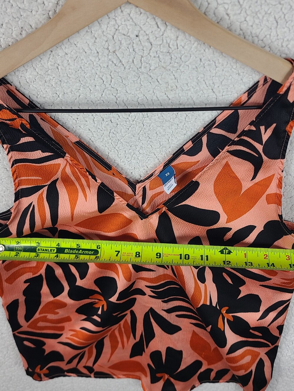 Old Navy Tropical Floral Satin V Neck Tank Top Peach Navy XS - Picture 3 of 9